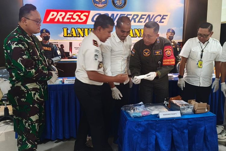 Terlilit Utang, WN Malaysia Nekat Selundupkan 990 Gram Sabu dan 1.089 Ekstasi di Balik Korset