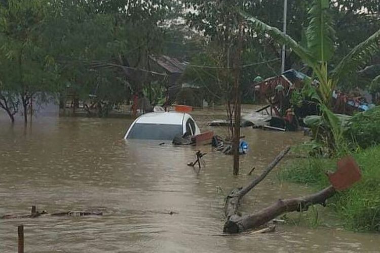 Mobil Terendam Banjir Sampai Atap, Apakah Bisa Selamat?
