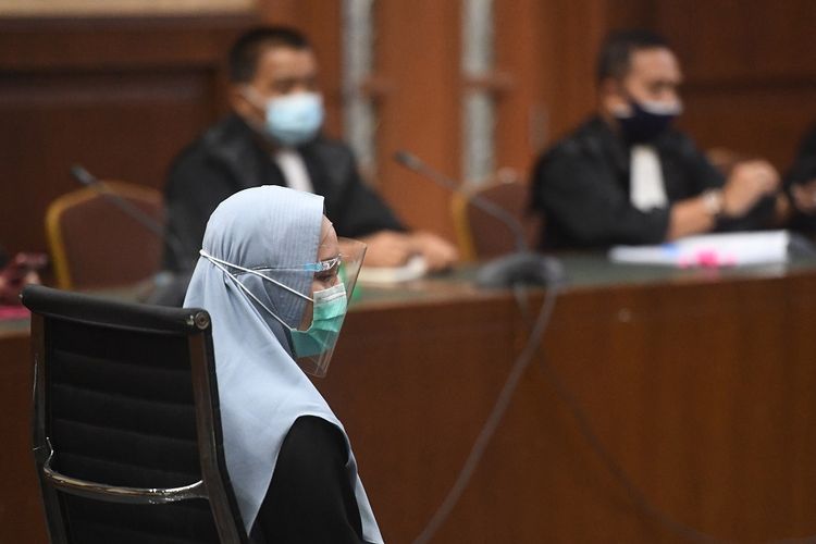 Terdakwa kasus dugaan suap dan gratifikasi pengurusan fatwa Mahkamah Agung (MA) Djoko Tjandra, Pinangki Sirna Malasari mengikuti sidang lanjutan di Pengadilan Tipikor, Jakarta, Rabu (30/9/2020). Sidang itu beragenda mendengarkan eksepsi atau nota pembelaan terdakwa atas dakwaan jaksa penuntut umum. ANTARA FOTO/Akbar Nugroho Gumay/aww.