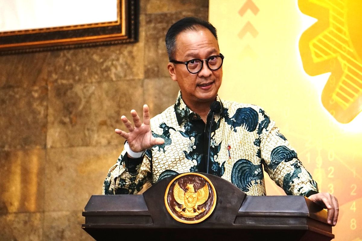 Menteri Perindustrian Agus Gumiwang Kartasasmita