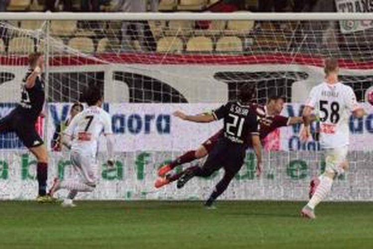 Kemenangan 2-1 atas Torino merupakan 3 poin pertama Carpi di Serie A, Sabtu (3/10/2015). 