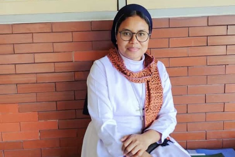 Biarawati asal NTT, Margaretha Kolo, yang baru saja lulus dari kampus Unusa