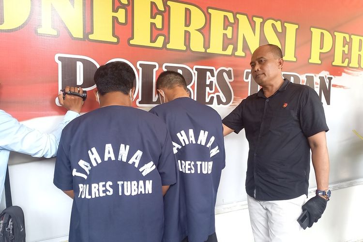 Tersangka kasus pencurian handphone dan minyak angin di Kabupaten Tuban, AS(35), asal Kecamatan Sawahan, Kota Surabaya, Jawa Timur di tangkap polisi. Senin (2/5/2024)