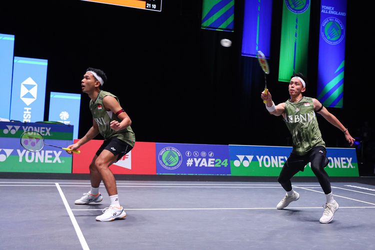 Fajar Alfian/Muhammad Rian Ardianto saat bertanding pada babak 32 besar All England 2024 di Utilita Arena Birmingham, Inggris, Kamis (14/3/2024). 