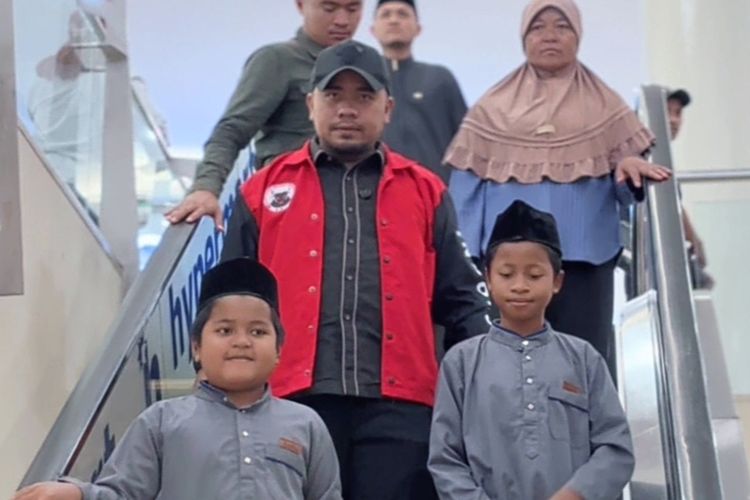 Nasib Malang Anak Yatim di Pekanbaru: Uang Lebaran Dijambret, Berakhir Bahagia Ditraktir Baju Baru
