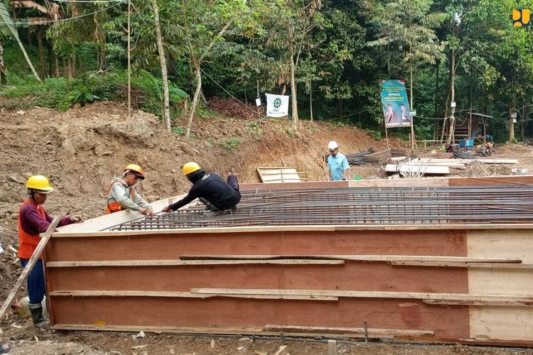 Ada Jembatan Gantung, Warga Lebak dan Pandeglang Tak Perlu Memutar Jauh