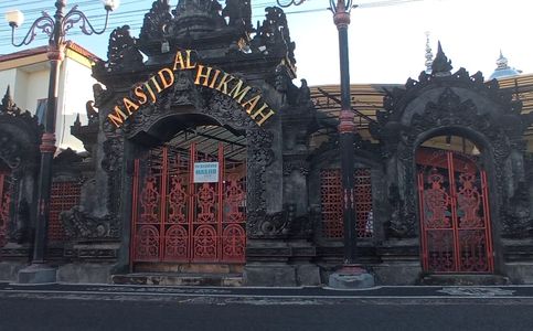 Al Hikmah Mosque in Bali, Indonesia, Incorporates Hindu Architecture