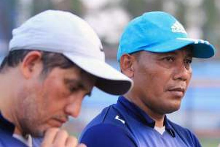 Ragil Sudirman (kanan) dan Benny Van Breukelen, yang didapuk menjadi pelatih caretaker Persela Lamongan. (foto; dok. Persela)