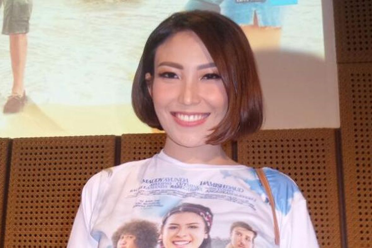 Ayu Dewi saat menghadiri perilisan film Trinity The Nekad Traveler, di Galeri Indonesia Kaya (GIK) Mall Grand Indonesia, Thamrin, Jakarta Pusat, Selasa (31/1/2017).