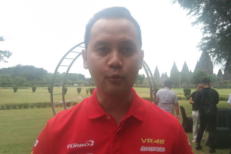 VP Corporate Communication PT Pertamina (persero), Fadjar Djoko Santoso saat memberikan keterangan, Jumat (23/2/2024).