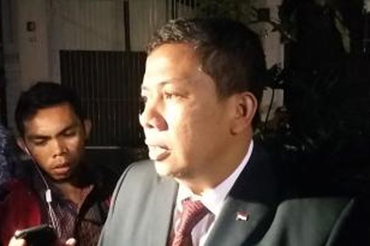 Wakil Ketua DPR Fahri Hamzah, seusai mengikuti pertemuan Presidium Koalisi Merah Putih (KMP) di Jalan Diponegoro, Jakarta Pusat, Rabu (22/4/2015).