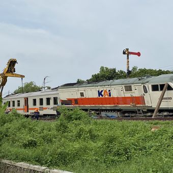 Lokomotif KA Pandalungan anjlok di Stasiun Tanggulangin, Sidoarjo