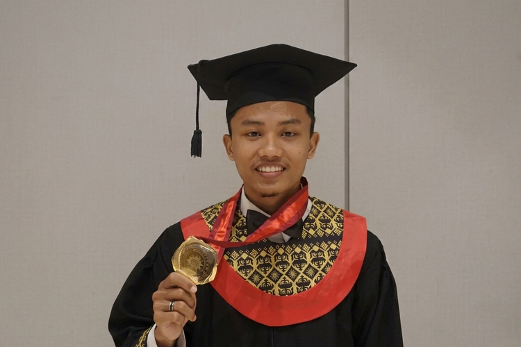 Kelola Uang Saku KIP Kuliah Jadi Modal Bisnis, Rasyiid Tetap Bisa Lulus 3,5 Tahun di Umsura