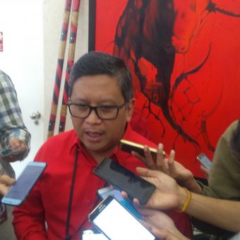 Sekretaris Jenderal Partai Demokrasi Indonesia Perjuangan (PDI-P) Hasto Kristiyanto di kantor DPP PDI-P, Jakarta, Kamis (18/1/2018). Di pilkada serentak, PDI-P paling banyak berkoalisi dengan Partai Golkar dan Partai Hanura.
