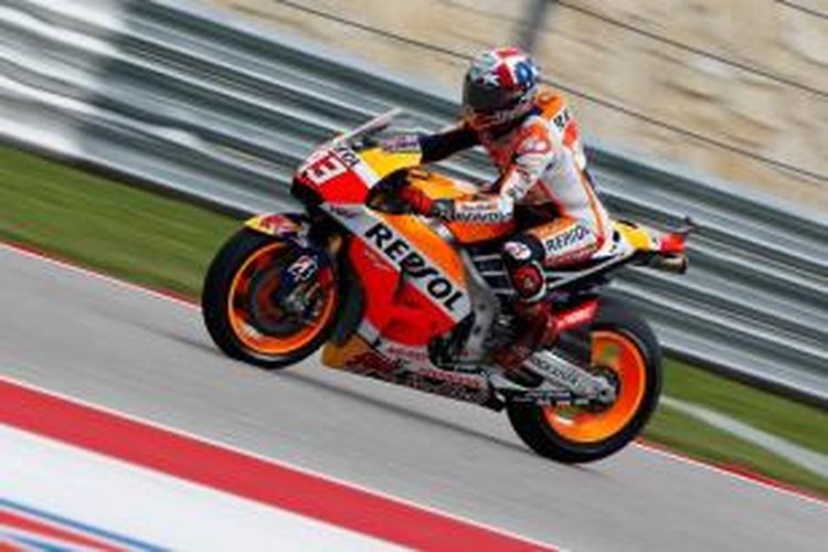 Pebalap Repsol Honda asal Spanyol, Marc Marquez, memacu motornya pada sesi latihan bebas ketiga GP Americas di Austin, Sabtu (11/4/2015).