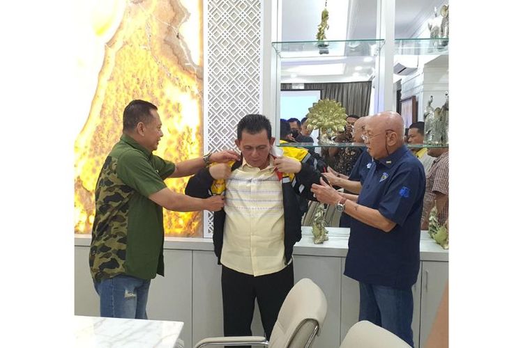 Gubernur Kepri Ansar Ahmad bertemu dengan Ketua MPR Bambang Soesatyo. 