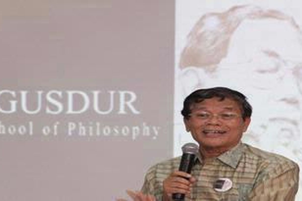 Ahmmad Mubarok membuka peluncuran sekolah Gusdur School of Philosophy di Jakarta, Jumat (20/5/2011). Sekolah filsafat tersebut dibangun untuk menularkan kesadaran berbangsa yang mengambil tokoh Gusdur sebagai ikon pluralisme yang bisa diterima seluruh golongan masyarakat.