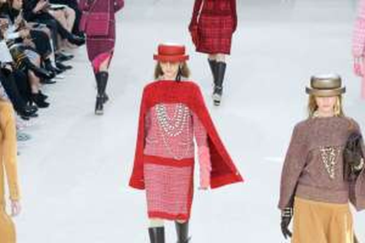 Pergelaran busana koleksi terbaru rumah mode, Chanel. 