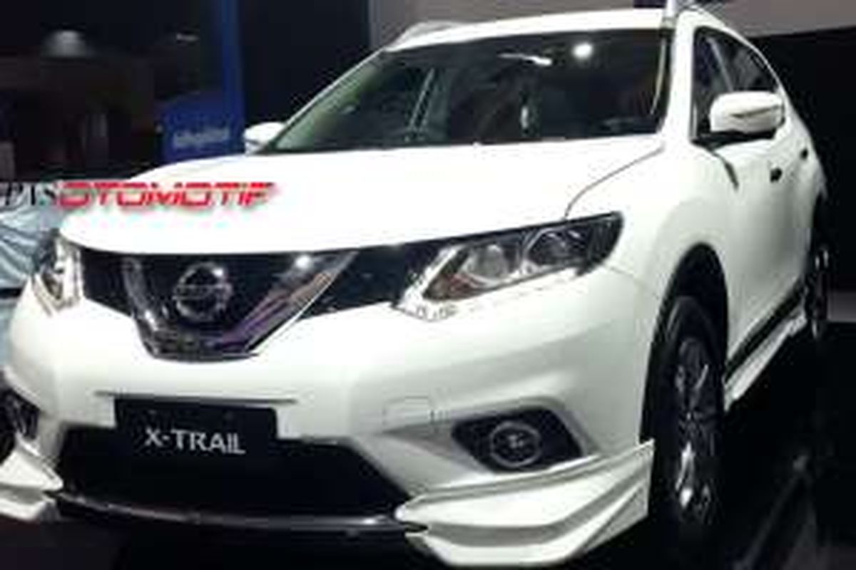 Nissan X-Trail dengan bodi kit Impul dipamerkan di stan Nissan di IIMS 2016.