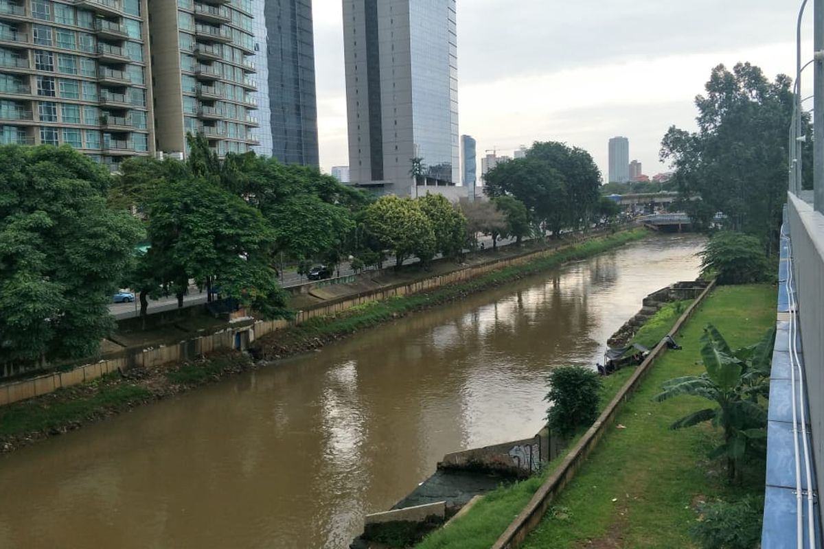 Pengerjaan Naturalisasi KBB Shangrilla-Karet pada Jumat (31/1/2020).