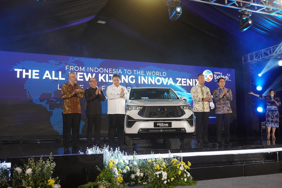 Peluncuran Kijang Innova Zenix di PT Toyota Motor Manufacturing Indonesia (TMMIN), KIIC, Karawang, Jawa Barat, Senin (21/11/2022).