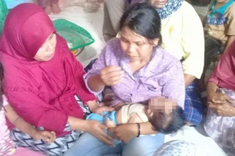 Munaria (Muna) baru tiba di kediaman suaminya almarhum Akbar Bin Ramli (25), Desa Salubiro, Kecamatan Karossa, Mamuju Tengah, Sulbar, Jumat (31/3/2017).