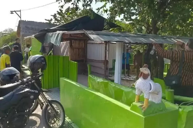 Satpol PP Bongkar Bangunan Diduga Makam Palsu Joko Umbaran di Gresik, Berdiri di Aset Pemkab