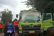 Ketika Bupati Lebak Iti Octavia Nekat Panjat Truk dan Ngamuk