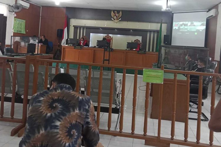 Sidang kasus penipuan investasi dengan kerugian nasabah Rp 84,9 miliar di PN Pekanbaru, Senin(13/12/2021).