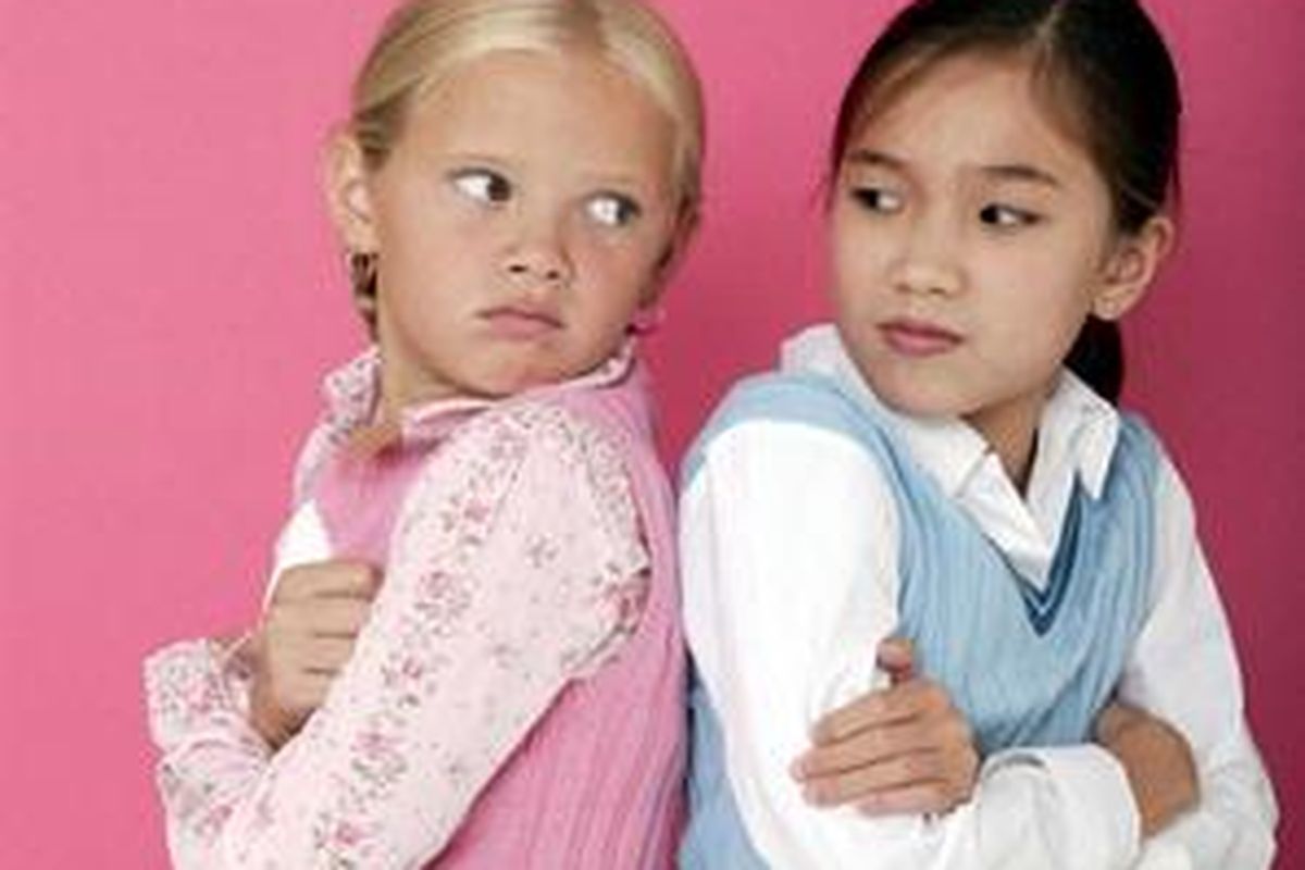 Semakin dipaksa untuk meminta maaf, semakin sulit bagi anak untuk melakukannya.