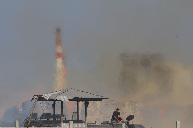 Kebakaran Landa Pabrik Karton di Mojokerto, 11 Unit Damkar Dikerahkan