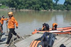 Tak Sengaja Tarik Pedal Gas Motor di Atas Perahu, Bapak dan Balita Tercebur di Sungai Bengawan Solo