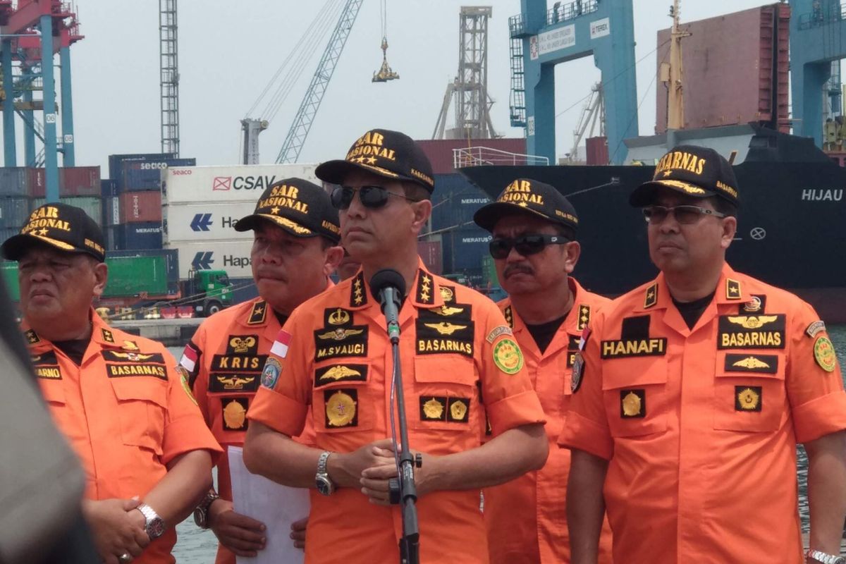 Kepala Badan SAR Nasional (Basarnas) Marsekal Madya TNI Muhammad Syaugi di Pelabuhan JICT II, Tanjung Priok, Minggu (4/11/2018). 