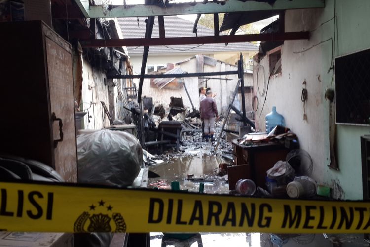 Sebuah home industry kripik tempe yang ada di Jalan Raya Candi V RT 5 RW 5 Kelurahan Karangbesuki, Kota Malang terbakar dan menyebabkan lima pekerjanya tewas, Rabu (4/10/2017)
