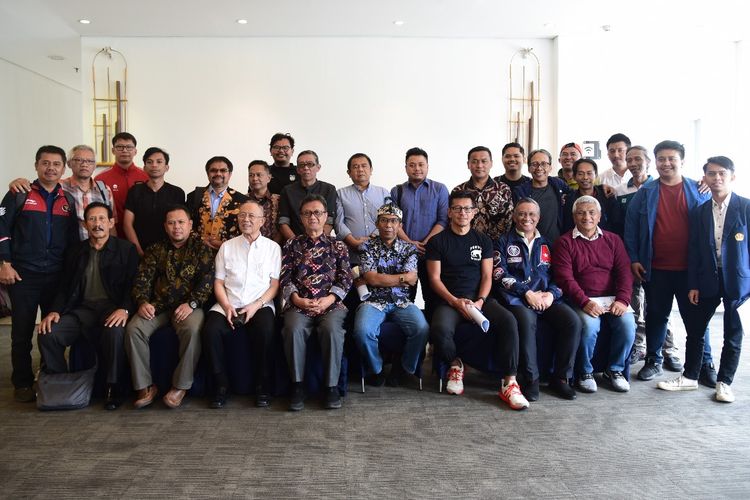 Foto bersama saat Focus Group Discussion (FGD) membahas Penelitian Hari Jadi Persib. FGD dilaksanakan pada Sabtu (16/9/2023) di Bandung. 