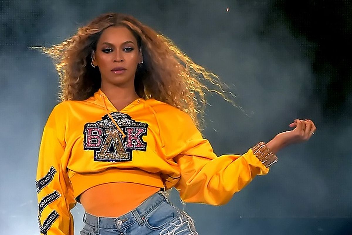 Beyonce tampil di panggung 2018 Coachella Valley Music And Arts Festival Weekend 1 di Empire Polo Field, Indio, California, pada 14 April 2018. 