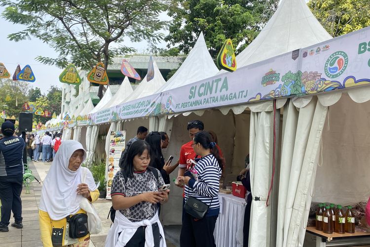 Suasana Festival Ekonomi Sirkular di Taman Menteng, Jakarta, Kamis (18/7/2024).  