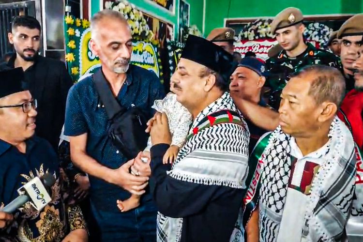 Dubes Palestina Melayat ke Rumah Kapten Zulmi, Masjid-masjid Palestina Laksanakan Shalat Gaib