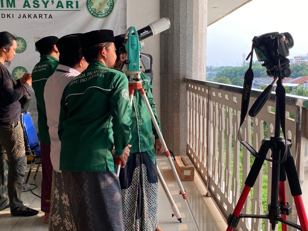 Tertutup Awan Tebal, Hilal Belum Telihat dari Masjid KH Hasyim Asya'ri Jakarta Barat