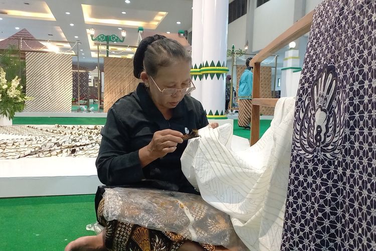 Festival Batik 2022 digelar di JEC dibuka dengan Fashion Show dan dilanjutkan Pameran Batik, Rabu (19/10/2022)