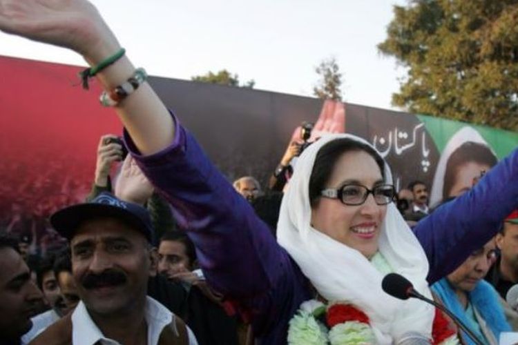 Benazir Bhutto adalah perempuan pertama yang menjadi kepala pemerintahan di Pakistan. (BBC)
