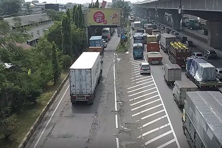 Ilustrasi kemacetan di jalan tol Jakarta-Cikampek