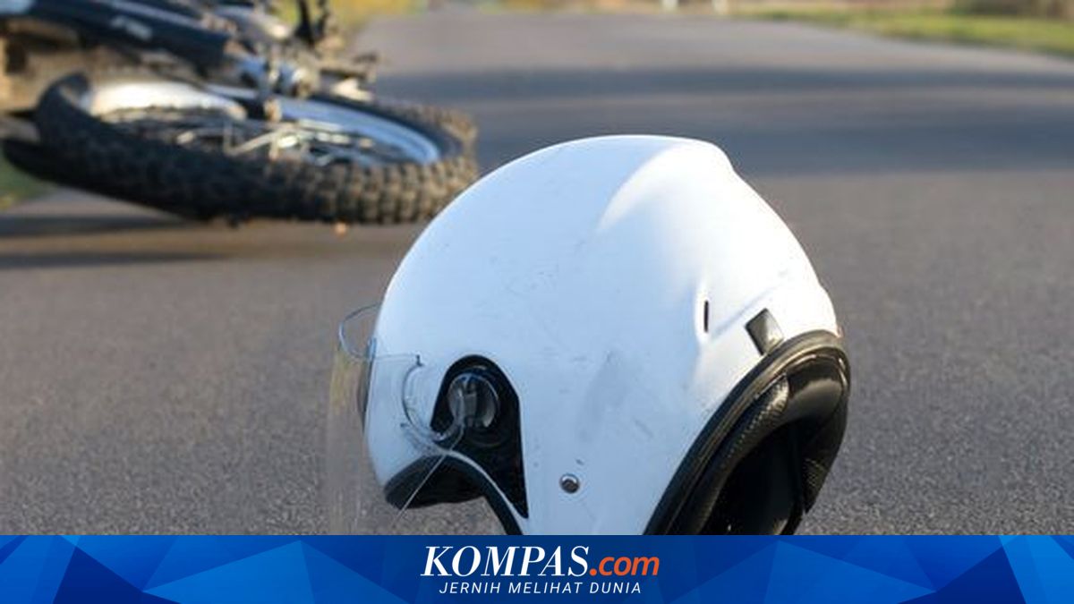 Kulon Progo Motorcycle Accident: Young Footballer Suffers Broken Leg