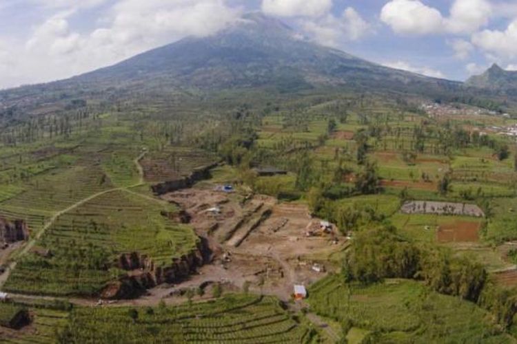 Situs Liyangan di kaki Gunung Sindoro, Desa Purbosari, Ngadirejo, Temanggung, Jateng, Sabtu (22/11/2014). Dalam ekskavasi lanjutan yang dilakukan oleh Balai Arkeologi Yogyakarta ditemukan reruntuhan rumah hunian yang diperkirakan berasal dari abad ke-6.