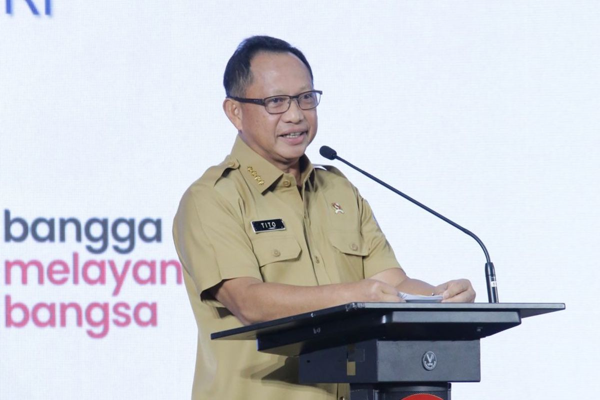 Menteri Dalam Negeri (Mendagri) Muhammad Tito Karnavian&nbsp;dalam Rapat Koordinasi Nasional (Rakornas) Penguatan Komitmen Pengawasan Penyelenggaraan Pemerintahan Daerah dalam Pemberantasan Korupsi di Aula Gedung Juang KPK, Jakarta, Senin (8/7/2024).