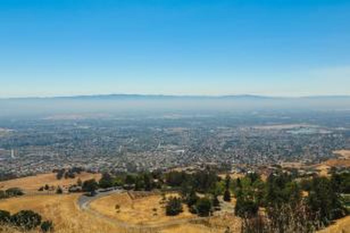 Siapa nyana, kawasan industri teknologi terintegrasi paling populer di dunia, Silicon Valley, California, Amerika Serikat, menyimpan masalah serius berupa perkampungan tunawisma terbesar.