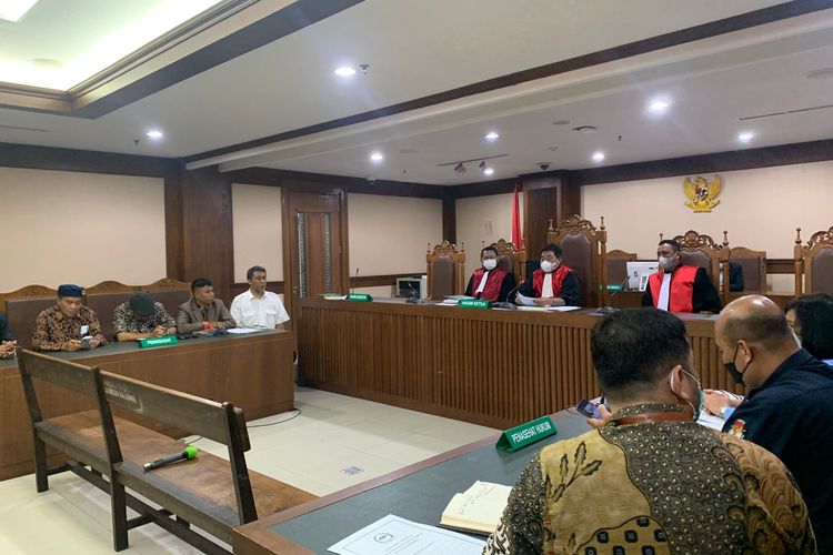 Pengadilan Negeri Jakarta Pusat menggelar sidang perdana terkait dugaan ijazah palsu Presiden Joko Widodo yang digugat oleh warga bernama Bambang Tri Mulyono, Selasa (18/10/2022).