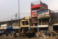 Selesai Dibongkar, Puing Sisa Bangunan Masih Dibersihkan