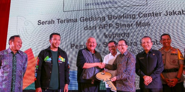 Jakabaring Bowling Center yang berada di kawasan Jakabaring Sport City, Palembang, Sumatera Selatan (Sumsel) resmi diserahkan oleh Asia Pulp & Paper (APP) Sinar Mas kepada Pemerintah Provinsi (Pemprov) Sumsel, Rabu (30/5). 