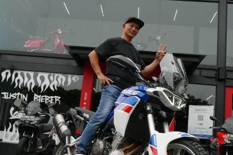 Konsumen pertama Aprilia Tuareg 660 di Indonesia.